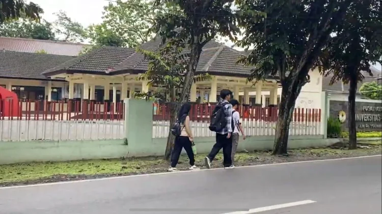Trotoar Unsoed, Hadirkan Rasa Aman Baru di Lingkungan Kampus