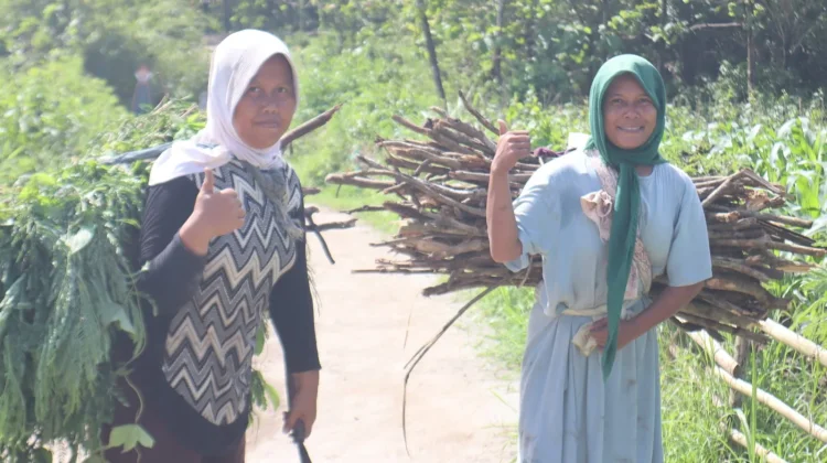 Senyum Kebanggaan Petani Cikuya saat Jalan Baru TMMD Terwujud