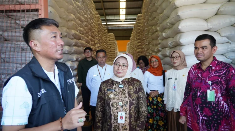 Tinjau Gudang BULOG Selang, Bupati: Masyarakat Tidak Perlu Panic Buying