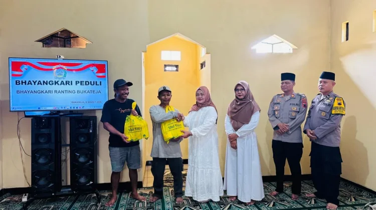 Polsek Bukateja Gelar Pengajian Ramadan, Bhayangkari Berbagi Bingkisan