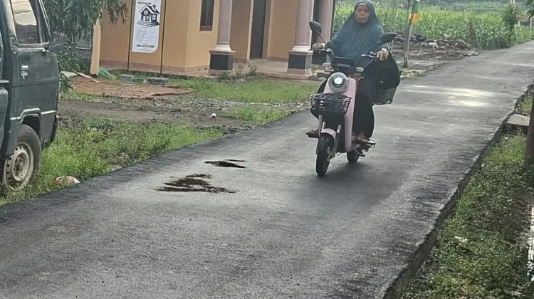 Senyum Nek Ropiah di Atas Aspal Baru, Berkah TMMD Reguler ke-127