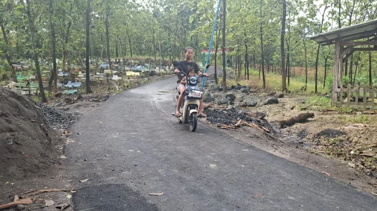 Jalan Hasil TMMD di Cikuya Jadi Favorit Warga untuk Olahraga Pagi