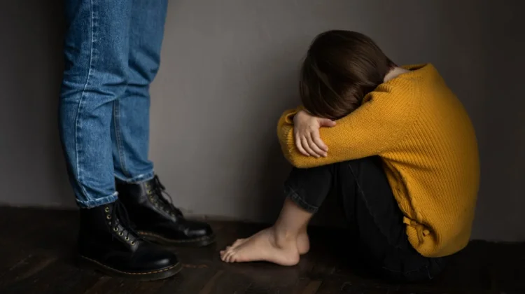 Bertahan atau Tinggalkan: Domestic Violence pada Pasangan Muda