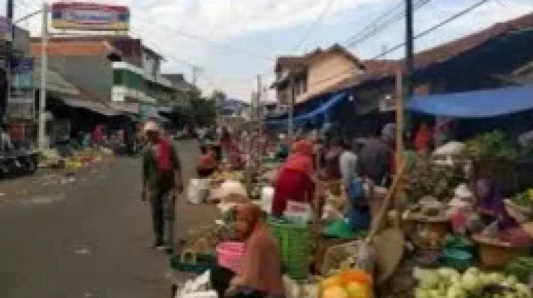 Ekonomi Pasar Banjarharjo Menggeliat, Akses Desa Cikuya Kini Terbuka Lebar
