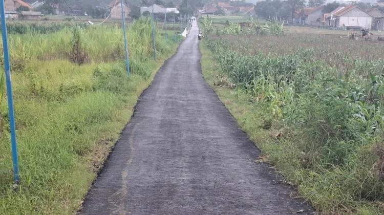 Pengaspalan Jalan TMMD di Desa Cikuya Rampung 100 Persen