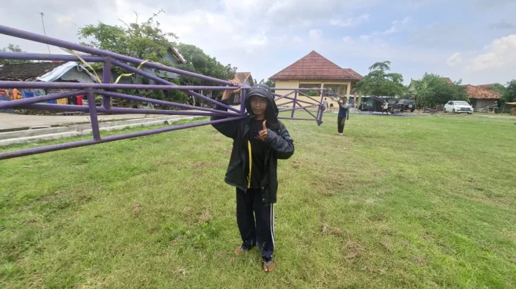 Warga Desa Cikuya Antusias Siapkan Upacara Penutupan TMMD Ke-127