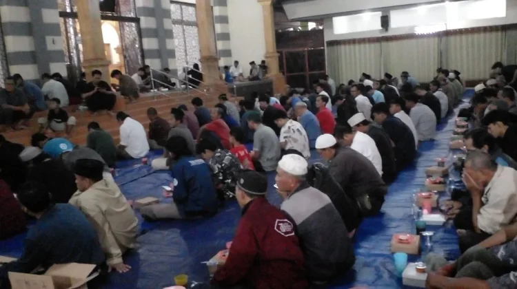 Masjid Darussalam Purwokerto Sediakan Buka Puasa Gratis