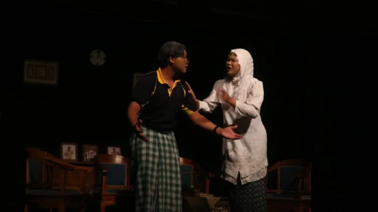 Teater, Sastra yang Dihidupkan di Atas Panggung