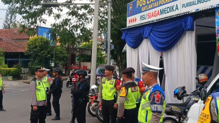 Petugas Lakukan Penarikan Arus di  Simpang Empat Sirongge jika Terjadi Kepadatan