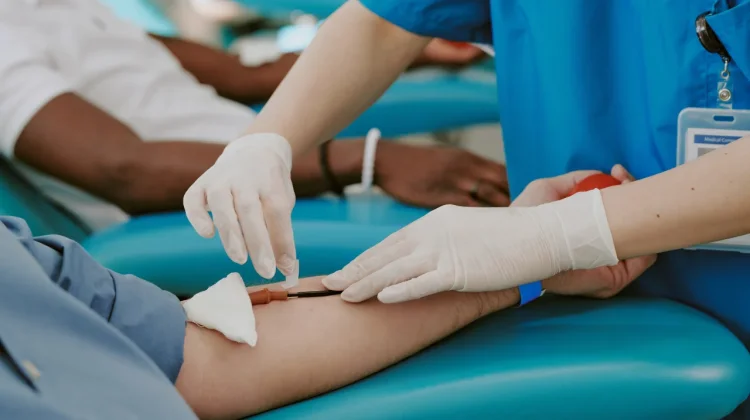 Donor Darah saat Puasa, Bolehkah? Ini Penjelasan Medis dan Tips Amannya