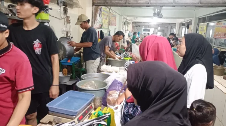 Jelang Lebaran Harga Kelapa Parut Merangkak Naik