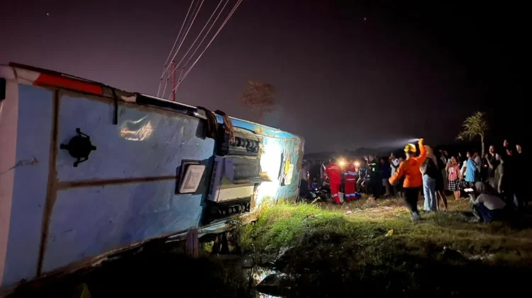 Bus Pemudik Kecelakaan di Tol Pejagan, Satu Korban Meninggal Dunia