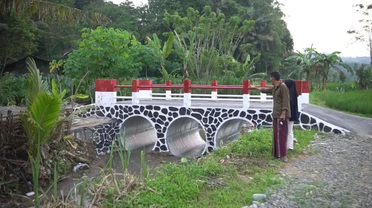 Jembatan Garuda Buka Akses Aman Warga Wlahar