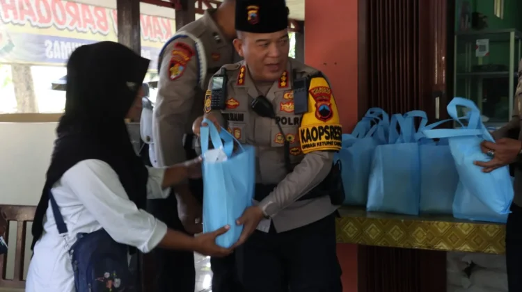 Polresta Banyumas Salurkan Ribuan Paket Zakat Fitrah Menjelang Idulfitri