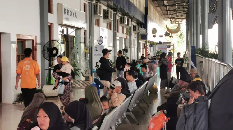 Puncak Kedatangan Penumpang Terjadi Hari Ini, Stasiun Cilacap Kian Padat