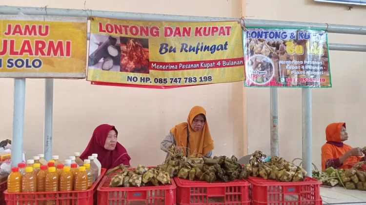 Tradisi Ketupat Janur Tetap Lestari saat Lebaran