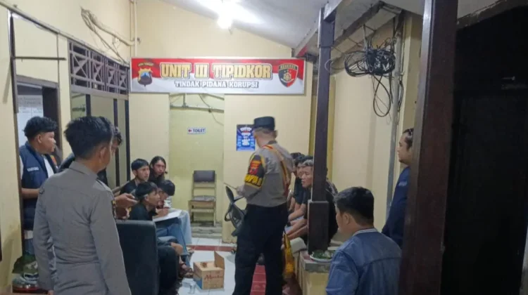 Polri Amankan Konvoi Pelajar Bawa Petasan dan Miras di Alun-Alun Slawi