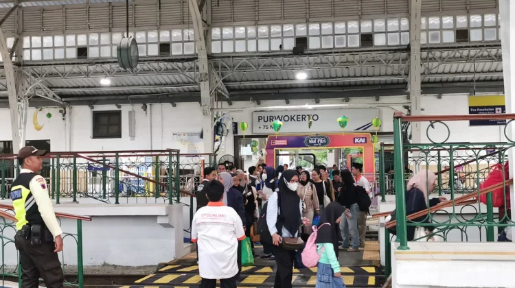 Puncak Mudik Puluhan Ribu Penumpang Turun di Stasiun Wilayah Daop 5 Purwokerto
