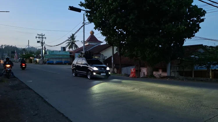 Kendaraan Pemudik lewat Jalur Selatan Selatan Landai