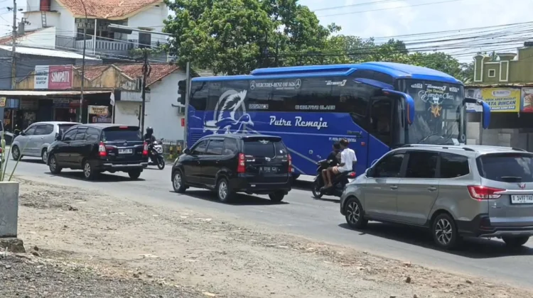 Arus Balik Lebaran di Simpang Rawalo Terpantau Lancar dan Kondusif