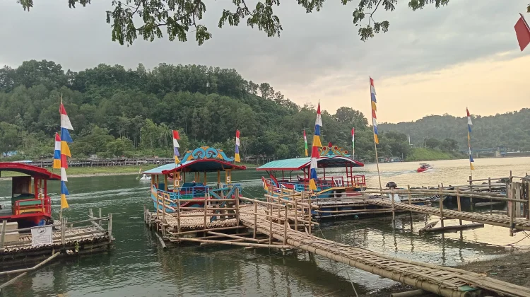 Perahu Wisata Sempor Alami Peningkatan Pengunjung di Libur Lebaran