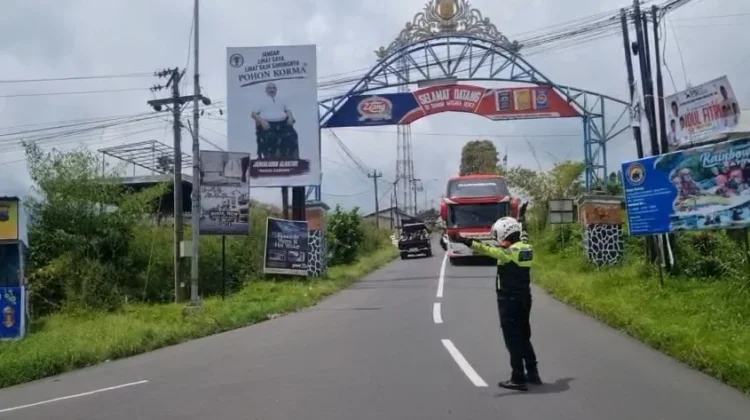 Polri Alihkan Bus Besar dari Jalur Guci