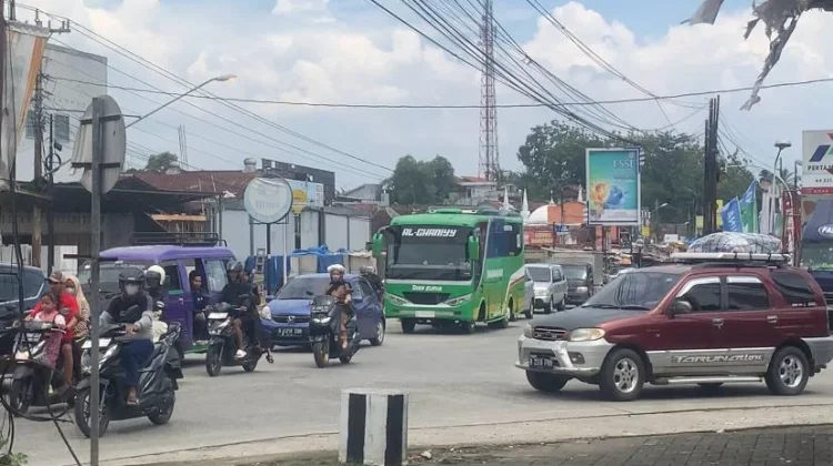 H+4 Lebaran: Jalur Ajibarang Ramai Lancar, Waspada Jalan Licin Saat Hujan