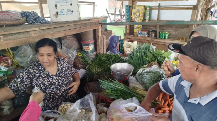 Sempat Meroket, Harga Cabe Rawit Merah di Pasar Arjobinangun Bojong Mulai Melandai