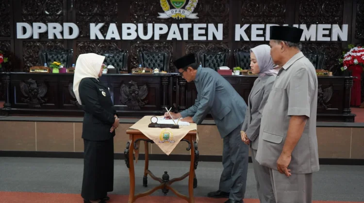 DPRD dan Bupati Kebumen Teken Persetujuan 3 Raperda Penting