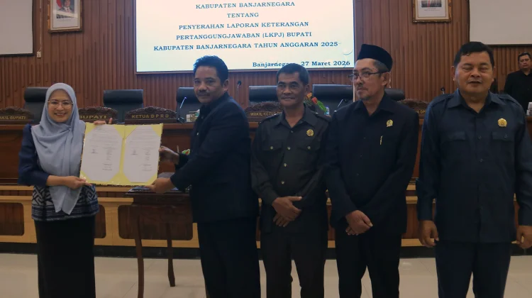 Bupati Sampaikan LKPJ 2025  Angka Kemiskinan di Banjarnegara Turun