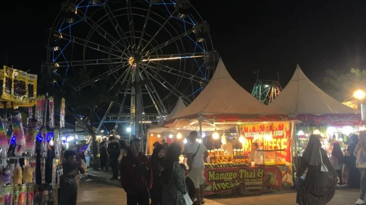 Pasar Malam Menara Teratai Sedot Antusiasme Warga Banyumas