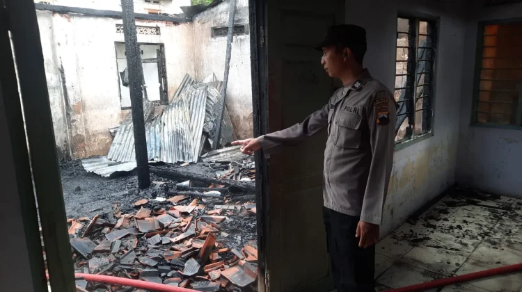 Kebakaran Menimpa Rumah Lansia di Bojongsari, Diduga karena Putung Rokok