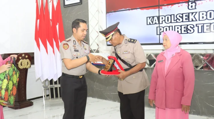 Kapolres Tegal Beri Penghargaan pada Pelepasan Purna Tugas Pejabat Polres