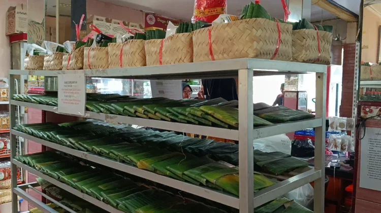 Omzet Toko Oleh-Oleh Sawangan Tembus 100 juta