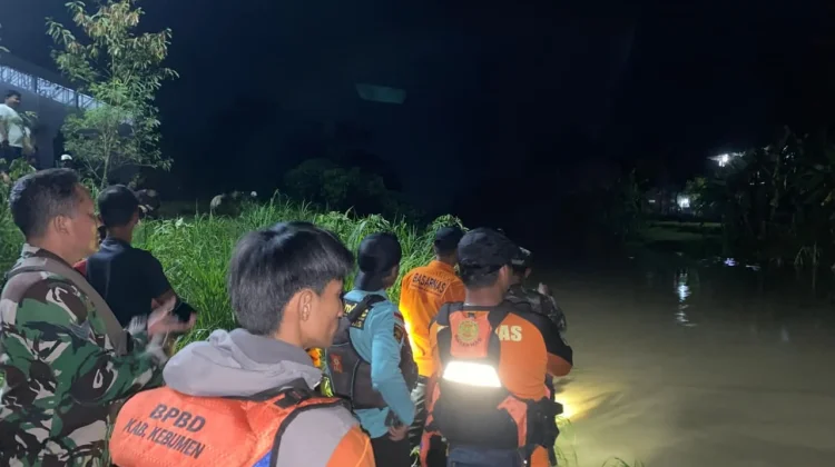 Lansia Diduga Hanyut di Sungai Jatinegara Kebumen, Tim SAR Lakukan Pencarian