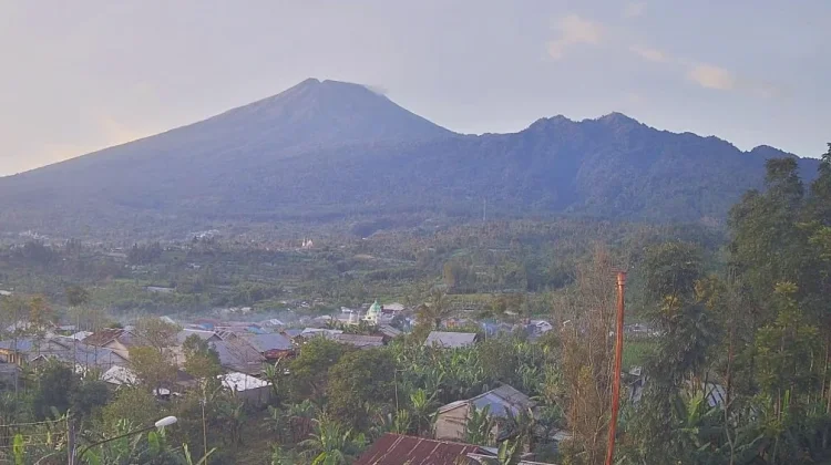 Aktivitas Slamet Naik, Masyarakat Diminta Waspada namun Tetap Tenang