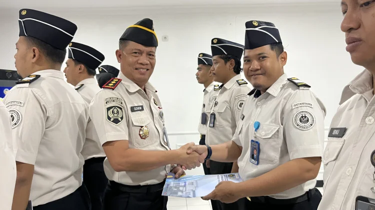 Belasan Pegawai Lapas Brebes Terima Penghargaan Pengabdian