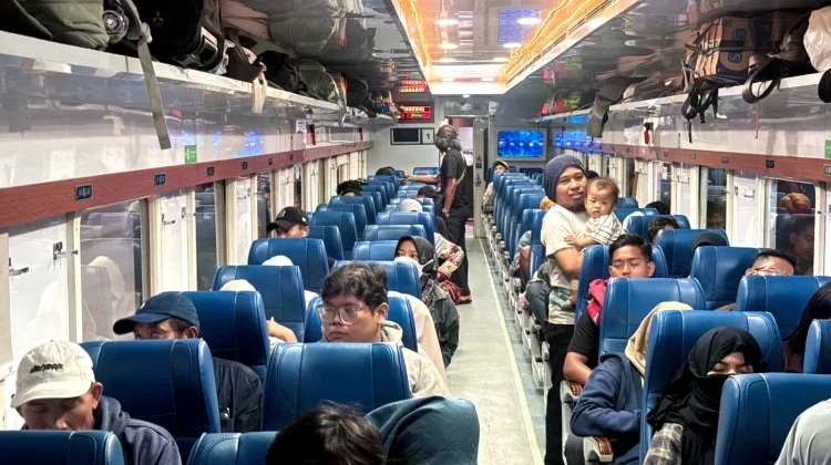 Hampir 1 Juta Pelanggan Gunakan Kereta Api di Daop 5 saat Angkutan Lebaran