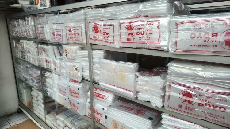 Harga Plastik Melambung, Pedagang dan Pelaku Usaha di Purwokerto Bimbang