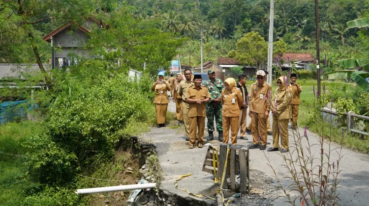 Bupati Kebumen Pastikan Proyek Jalan dan Drainase Segera Dieksekusi