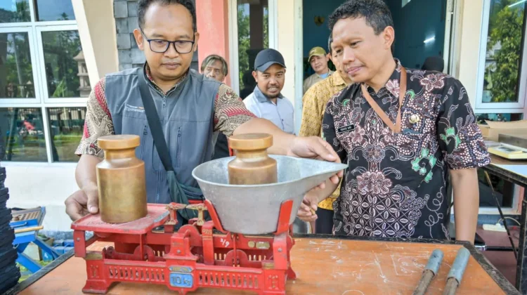 Pastikan Tertib Ukur, Kelurahan Argasoka Hadirkan Layanan Tera Ulang Timbangan