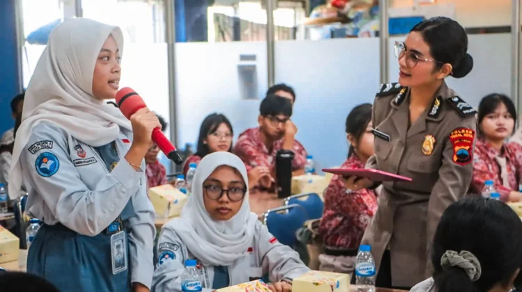 Polres Tegal Kota Gelar Pelatihan AI untuk Pelajar di SMA N 2 Tegal