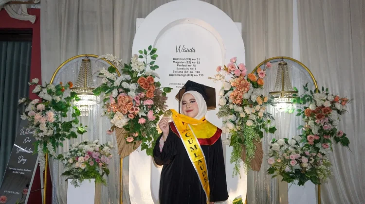 Vera Nur Fadiya, Sarjana Pertama di Keluarga dengan IPK Sempurna