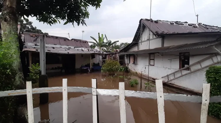 Banjir Luapan Sungai Kranji Rendam Permukiman di Sokanegara Purwokerto Timur