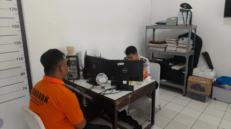 Implementasi KUHP Baru, Rutan Banyumas Serahkan Tahanan ke JPU Kejari Banyumas