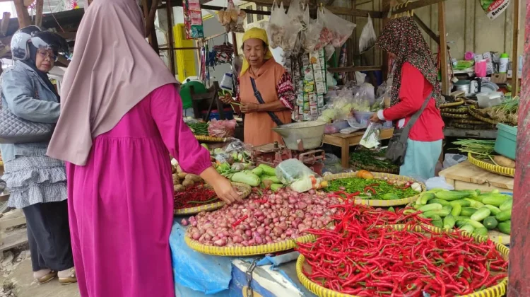 Harga Bumbu Dapur dan Ayam di Pasar Bawang Kabupaten tegal Alami Fluktuasi