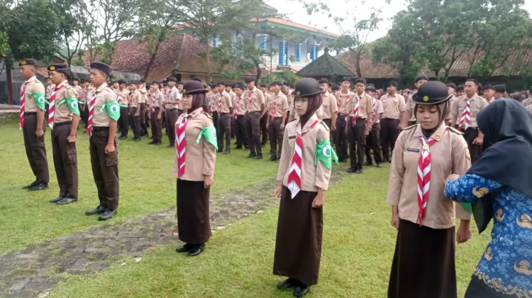 Puluhan Siswa Kader Adiwiyata SMAN 1 Sigaluh Dikukuhkan