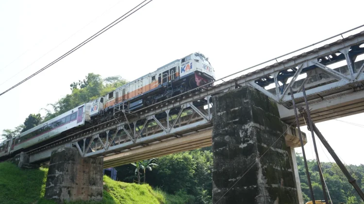 KAI Pastikan Jalur Jembatan Prupuk–Linggapura Aman Dilalui Kereta Api