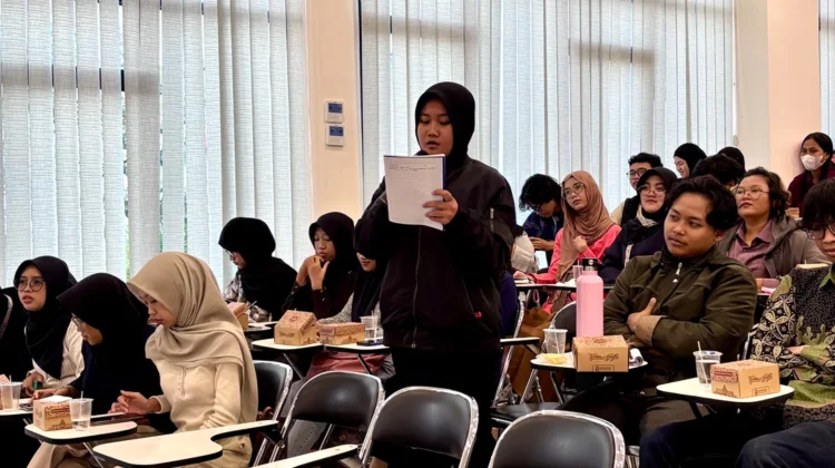Ayam Bahagia Mengemuka, Mahasiswa Tantang Paradigma Peternakan Modern