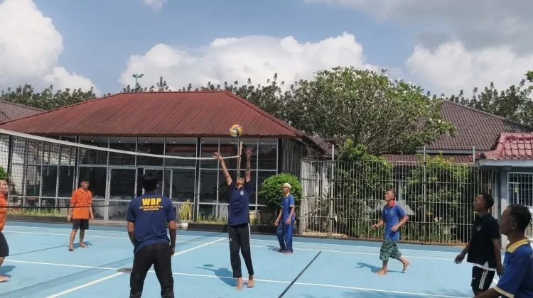 Semarak Hari Bakti Pemasyarakatan, WBP Rutan Banyumas Tanding Tenis Meja dan Voli